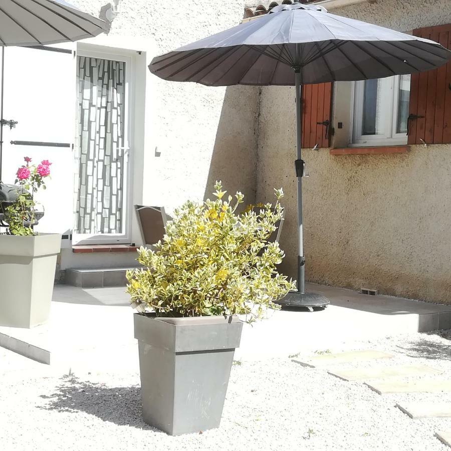 Appartements Dans Villa Privee Avec Piscine, Jardin, Parking Clos, Wifi, Climatisation Meyreuil Eksteriør bilde
